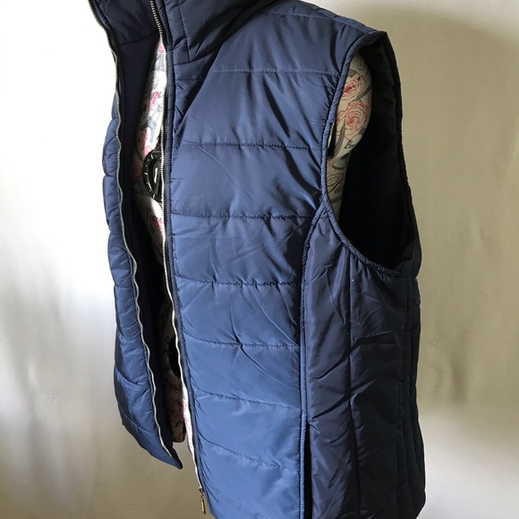 Navy blue puffer vest - Picture 3 of 9